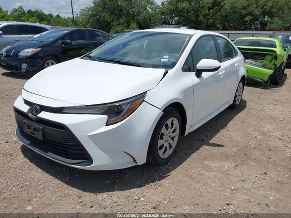 5YFB4MDE8SP290684 2025 TOYOTA COROLLA - Image 2