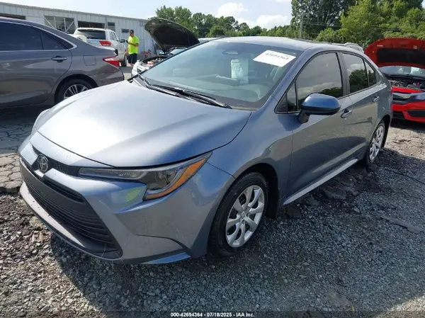 5YFB4MDE8SP318452 2025 TOYOTA COROLLA - Image 2