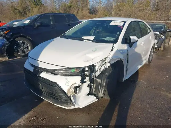 5YFB4MDE8SP320556 2025 TOYOTA COROLLA - Image 2