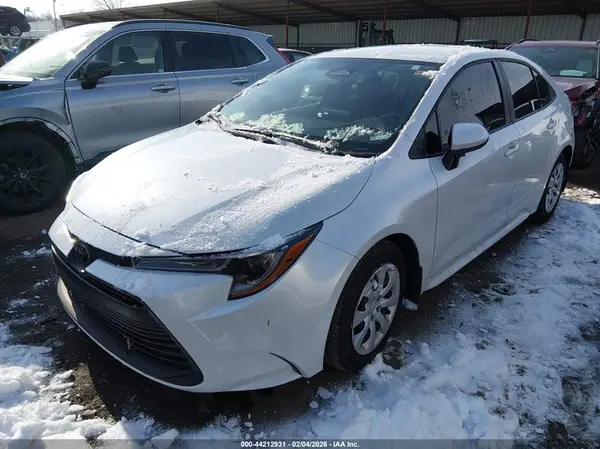 5YFB4MDE8SP327619 2025 TOYOTA COROLLA - Image 2
