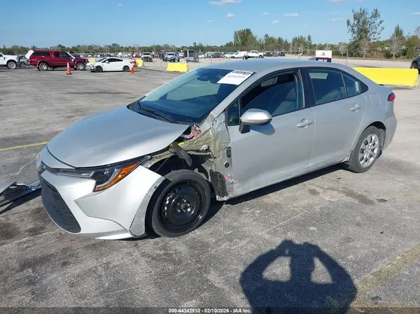 5YFB4MDE9RP155630 2024 TOYOTA COROLLA - Image 2