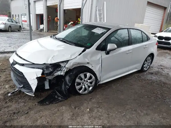 5YFB4MDE9SP350519 2025 TOYOTA COROLLA - Image 2