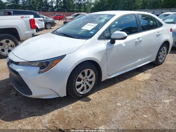 5YFB4MDEXSP285146 2025 TOYOTA COROLLA - Image 2