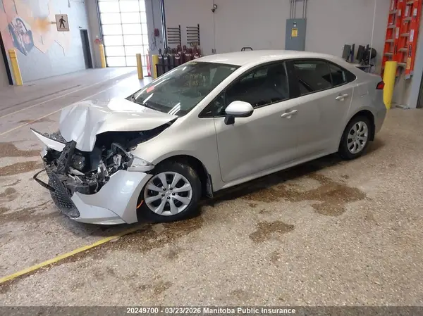 5YFBPMBE1MP226743 2021 TOYOTA COROLLA - Image 2
