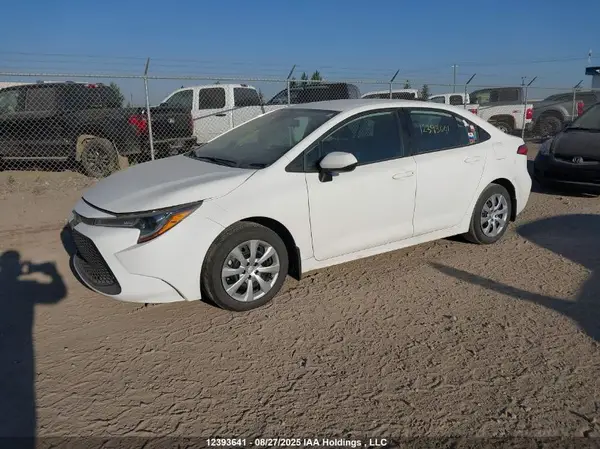 5YFBPMBE1NP347743 2022 TOYOTA COROLLA - Image 2