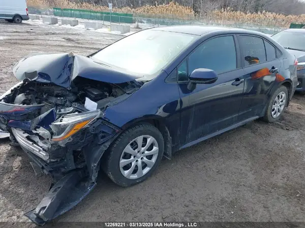 5YFBPMBE1NP352182 2022 TOYOTA COROLLA - Image 2