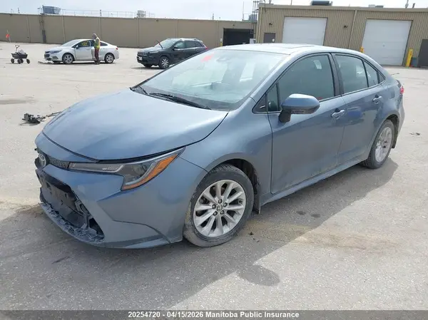 5YFBPMBE1NP363604 2022 TOYOTA COROLLA - Image 2