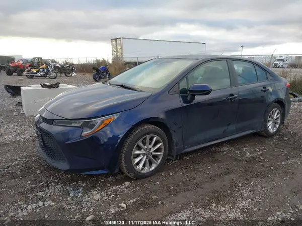 5YFBPMBE2NP299704 2022 TOYOTA COROLLA - Image 2