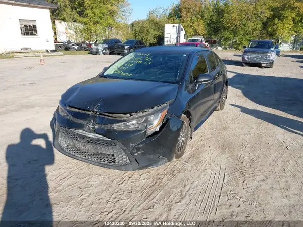 5YFBPMBE3NP350420 2022 TOYOTA COROLLA - Image 2