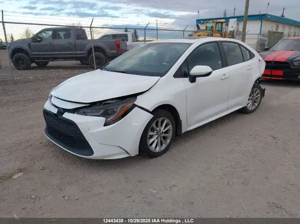 5YFBPMBE4NP310590 2022 TOYOTA COROLLA - Image 2
