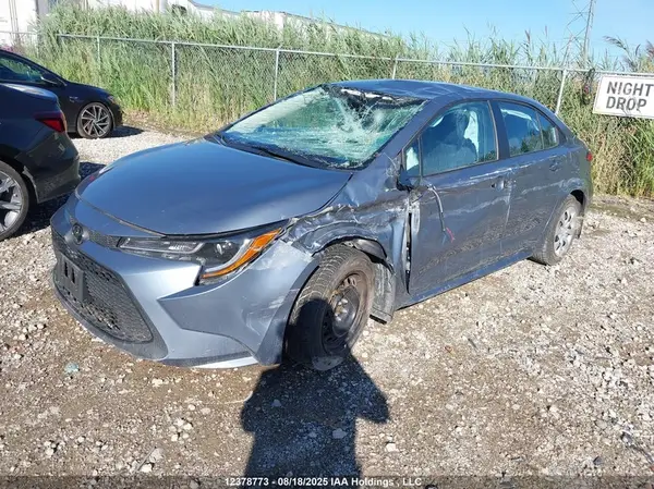 5YFBPMBE4NP330922 2022 TOYOTA COROLLA - Image 2