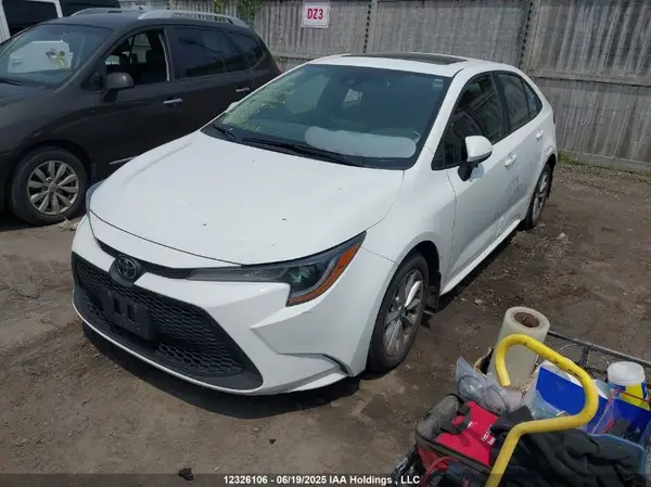 5YFBPMBE4NP339541 2022 TOYOTA COROLLA - Image 2