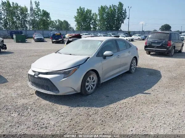 5YFBPMBE4NP352614 2022 TOYOTA COROLLA - Image 2