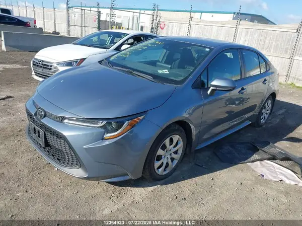 5YFBPMBE4NP368778 2022 TOYOTA COROLLA - Image 2