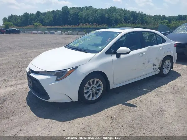5YFBPMBE5NP298255 2022 TOYOTA COROLLA - Image 2