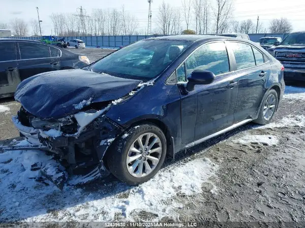 5YFBPMBE5NP304328 2022 TOYOTA COROLLA - Image 2