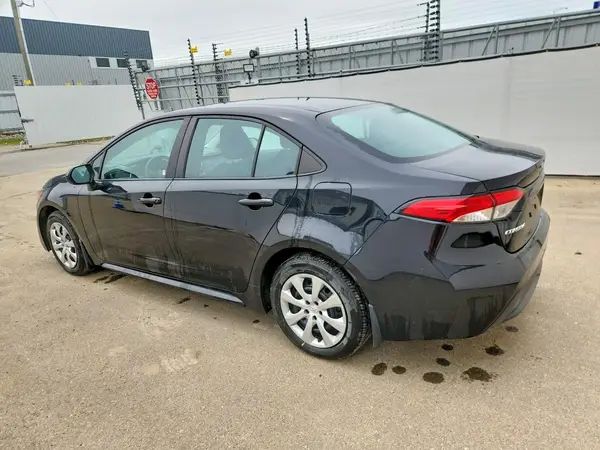 5YFBPMBE5NP325065 2022 TOYOTA COROLLA - Image 2
