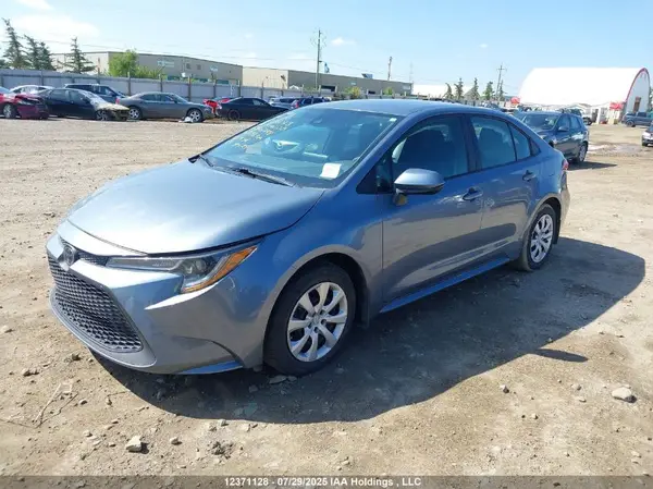 5YFBPMBE5NP370748 2022 TOYOTA COROLLA - Image 2