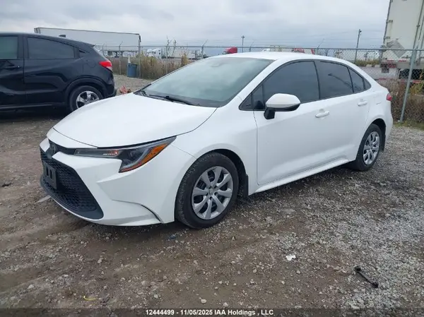 5YFBPMBE5NP389381 2022 TOYOTA COROLLA - Image 2