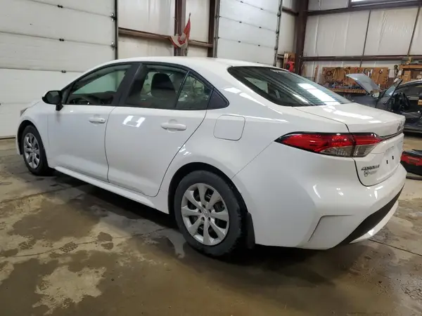 5YFBPMBE6MP221358 2021 TOYOTA COROLLA - Image 2