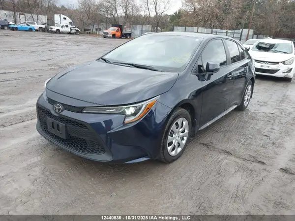 5YFBPMBE6MP261665 2021 TOYOTA COROLLA - Image 2
