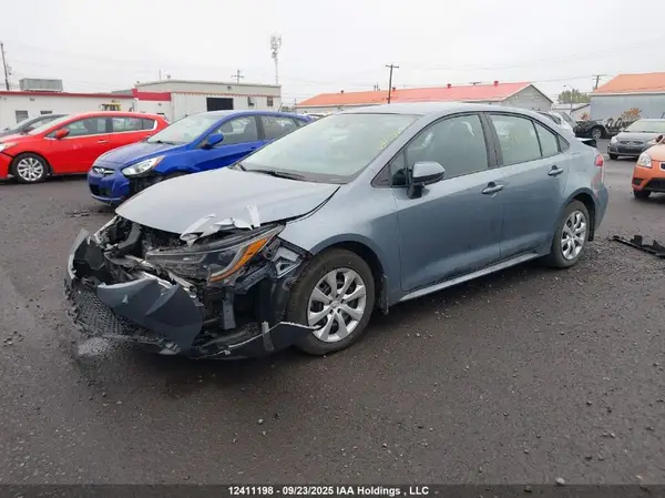 5YFBPMBE7NP274040 2022 TOYOTA COROLLA - Image 2
