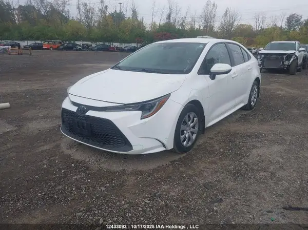5YFBPMBE7NP303147 2022 TOYOTA COROLLA - Image 2