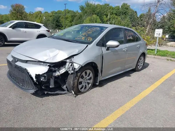 5YFBPMBE7NP323334 2022 TOYOTA COROLLA - Image 2