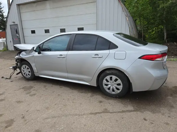 5YFBPMBE7NP328212 2022 TOYOTA COROLLA - Image 2
