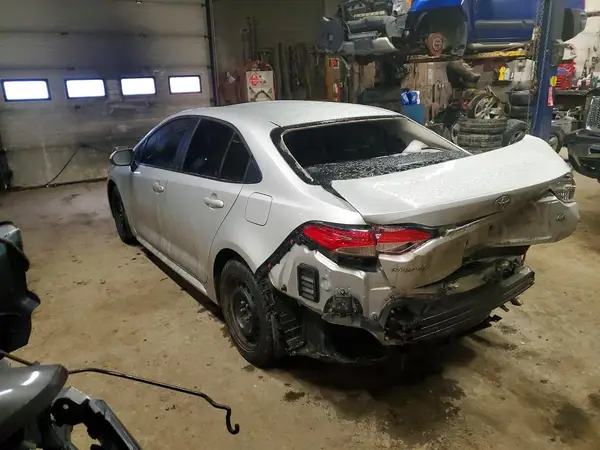 5YFBPMBE7NP334673 2022 TOYOTA COROLLA - Image 2