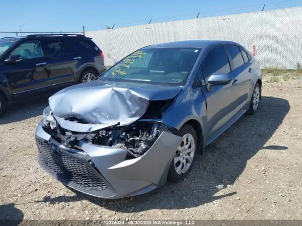 5YFBPMBE7NP390676 2022 TOYOTA COROLLA - Image 2