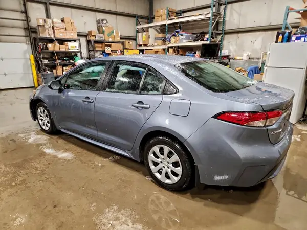 5YFBPMBE8MP243927 2021 TOYOTA COROLLA - Image 2