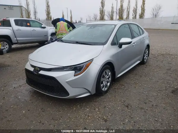 5YFBPMBE8MP261134 2021 TOYOTA COROLLA - Image 2