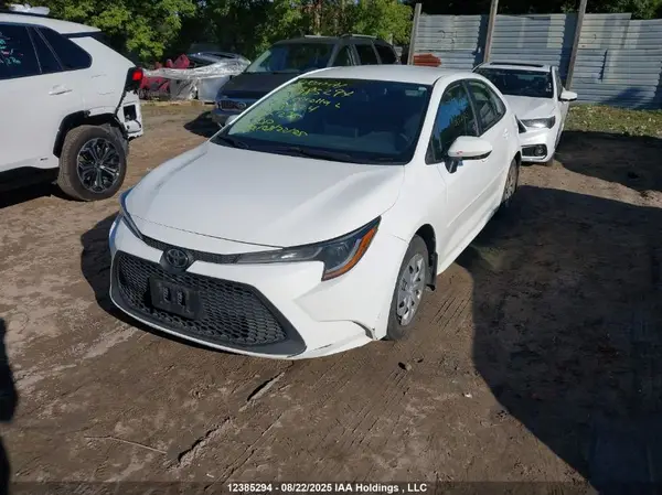5YFBPMBE8NP278324 2022 TOYOTA COROLLA - Image 2