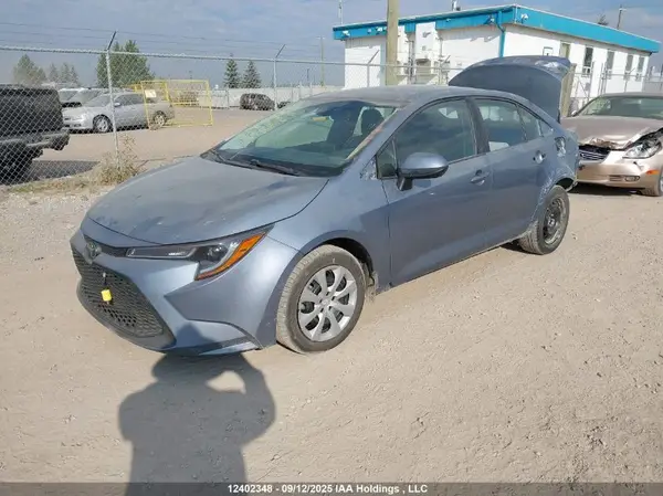 5YFBPMBE8NP289680 2022 TOYOTA COROLLA - Image 2