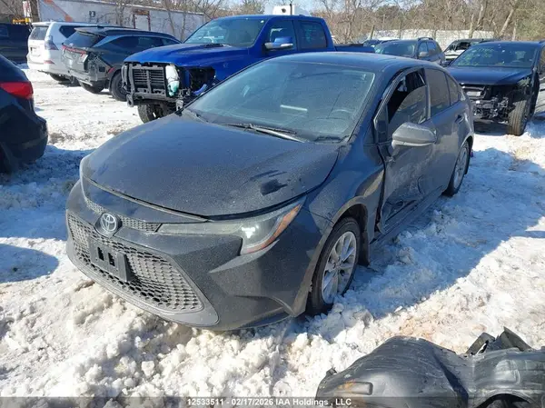 5YFBPMBE8NP304307 2022 TOYOTA COROLLA - Image 2