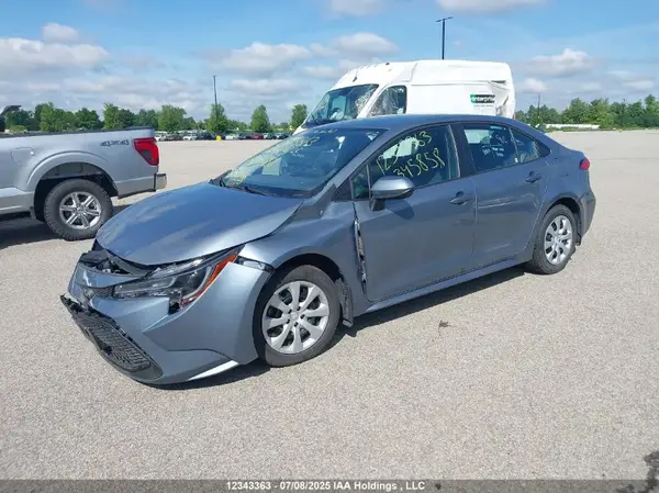 5YFBPMBE8NP345858 2022 TOYOTA COROLLA - Image 2