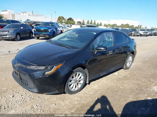 5YFBPMBE8NP370520 2022 TOYOTA COROLLA - Image 2