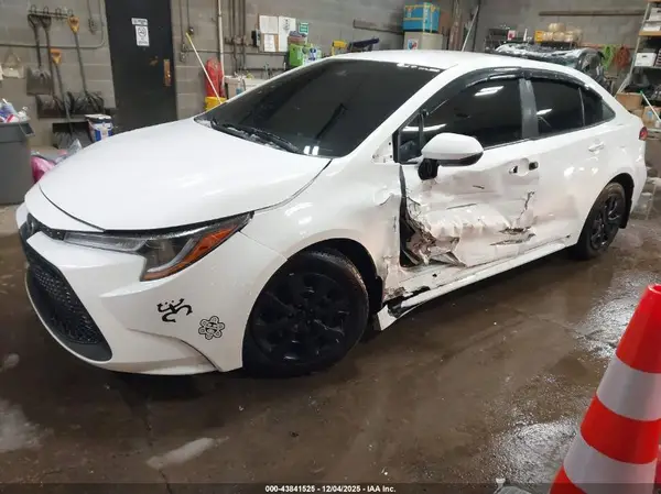 5YFBPMBE9MP158322 2021 TOYOTA COROLLA - Image 2