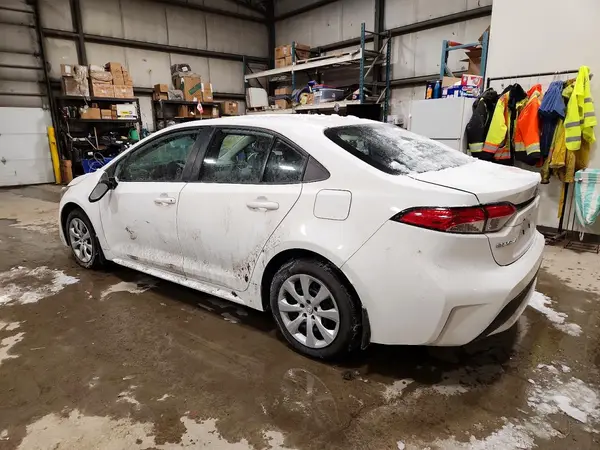 5YFBPMBE9NP276243 2022 TOYOTA COROLLA - Image 2