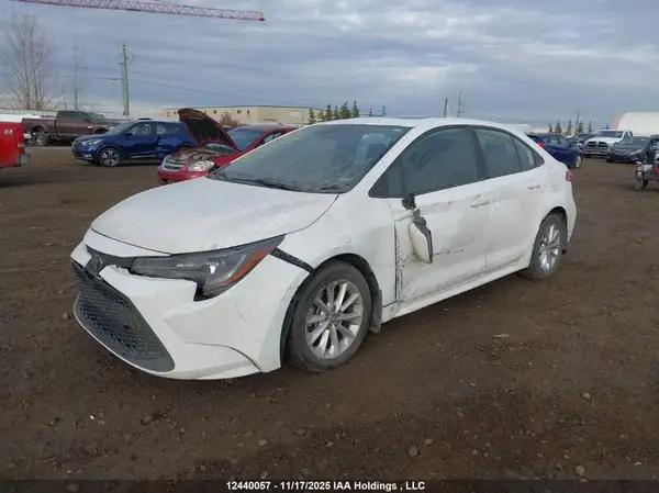 5YFBPMBE9NP310018 2022 TOYOTA COROLLA - Image 2