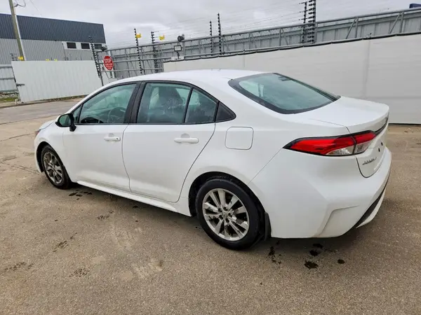 5YFBPMBEXNP355212 2022 TOYOTA COROLLA - Image 2