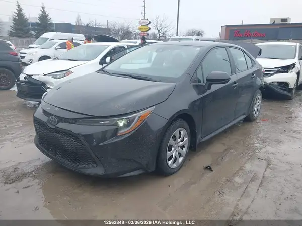 5YFBPMBEXNP377226 2022 TOYOTA COROLLA - Image 2