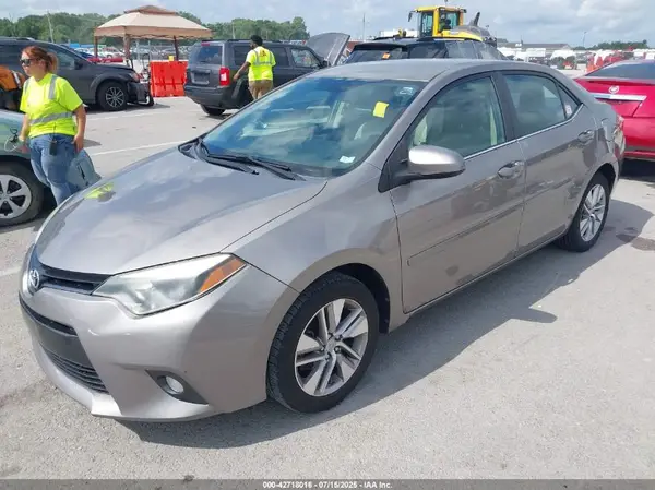 5YFBPRHE0GP392227 2016 TOYOTA COROLLA - Image 2