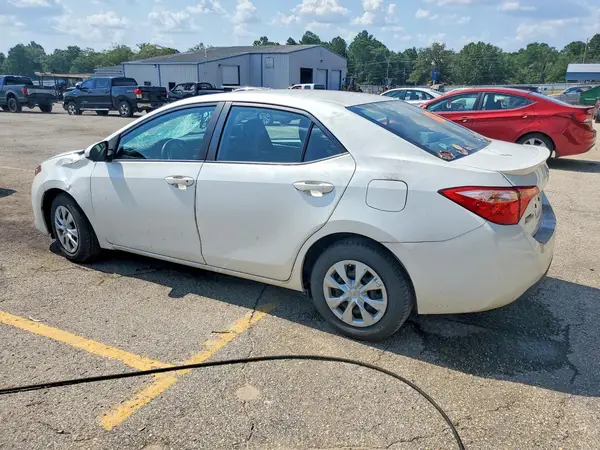 5YFBPRHE0HP611964 2017 TOYOTA COROLLA - Image 2