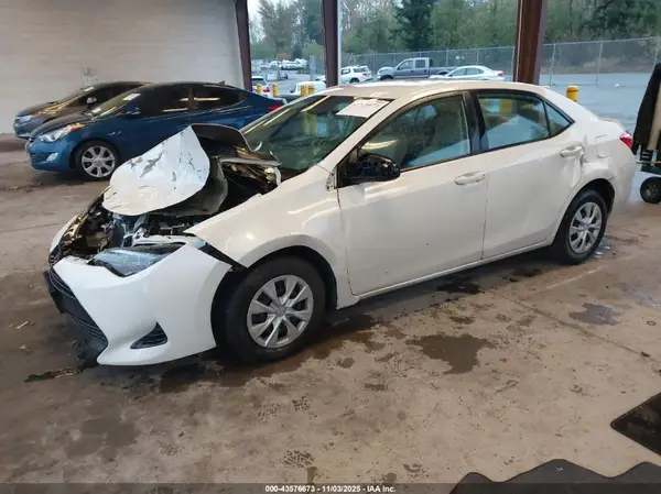 5YFBPRHE0HP670920 2017 TOYOTA COROLLA - Image 2