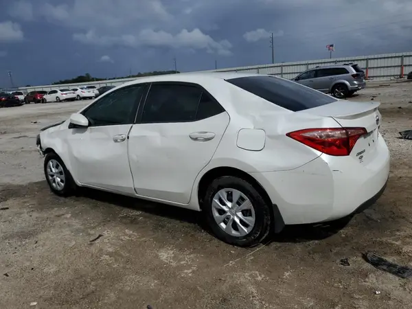 5YFBPRHE1JP787167 2018 TOYOTA COROLLA - Image 2