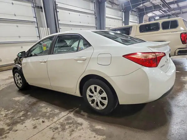 5YFBPRHE1KP924934 2019 TOYOTA COROLLA - Image 2