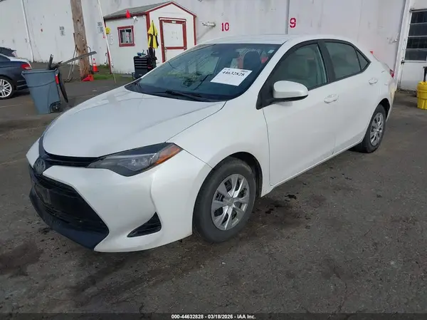 5YFBPRHE2HP669574 2017 TOYOTA COROLLA - Image 2