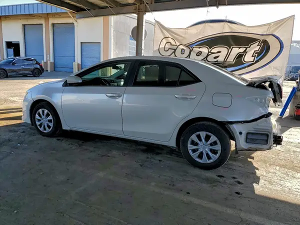 5YFBPRHE2HP671132 2017 TOYOTA COROLLA - Image 2